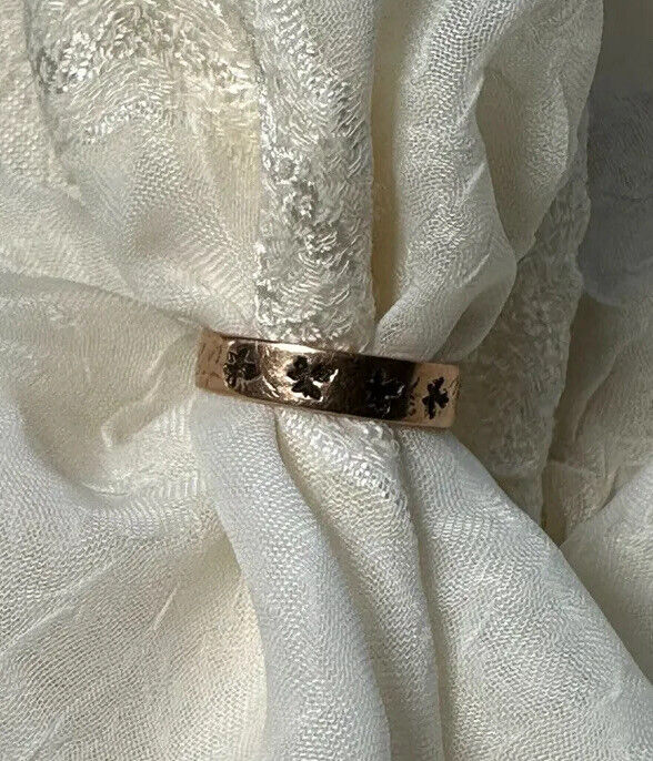 Vintage 14K Gold Band with Leaf Design - Circa Early 1900s
