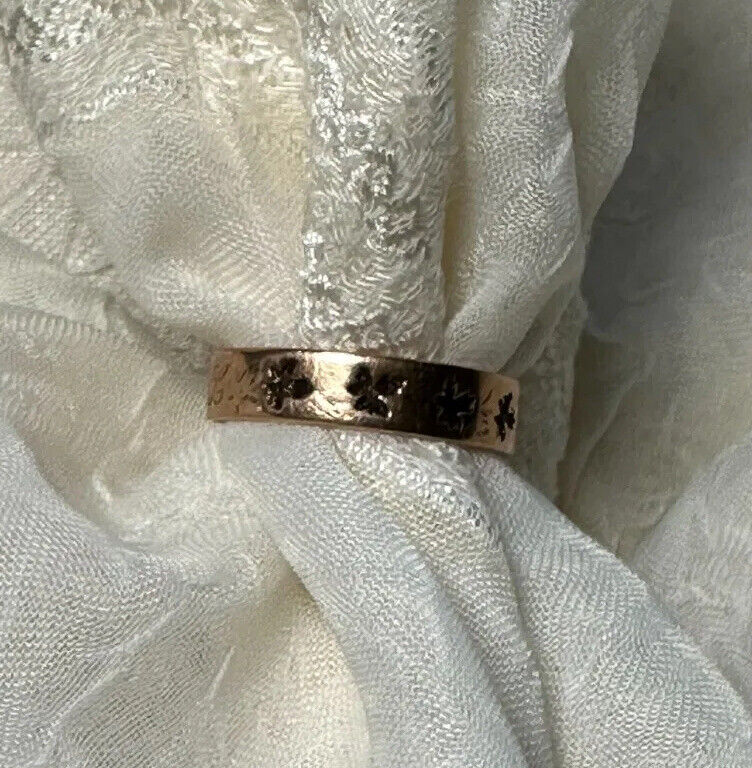 Vintage 14K Gold Band with Leaf Design - Circa Early 1900s