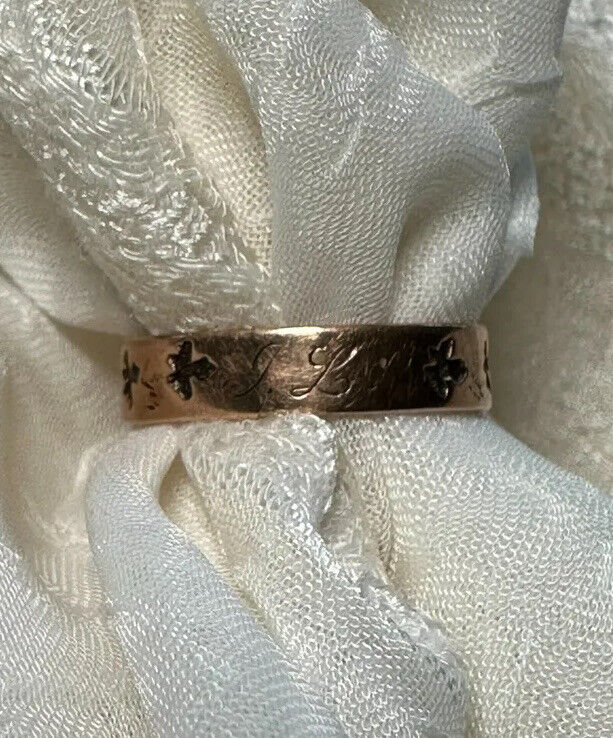 Vintage 14K Gold Band with Leaf Design - Circa Early 1900s
