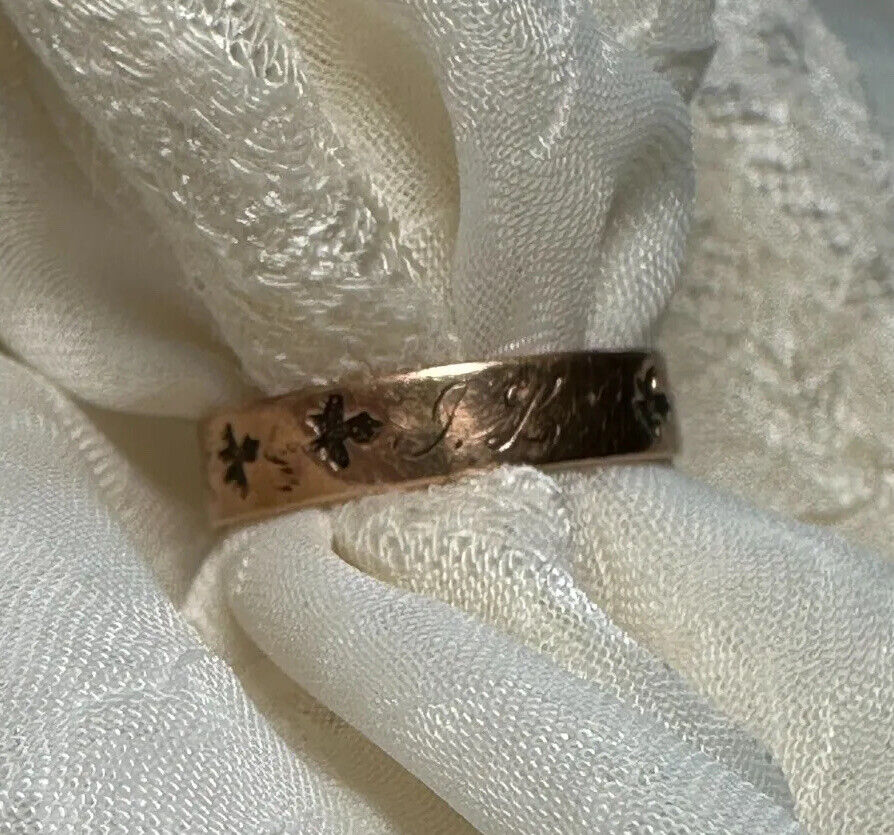 Vintage 14K Gold Band with Leaf Design - Circa Early 1900s