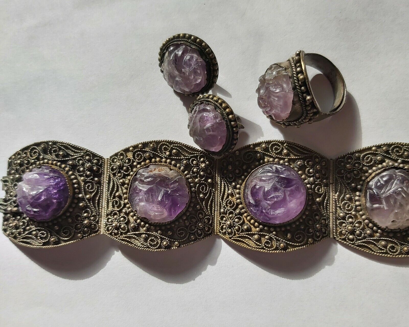 ANTIQUE CHINESE SET W/ CARVED AMETHYSTS - BRACELET, RING, EARRINGS. 1900s