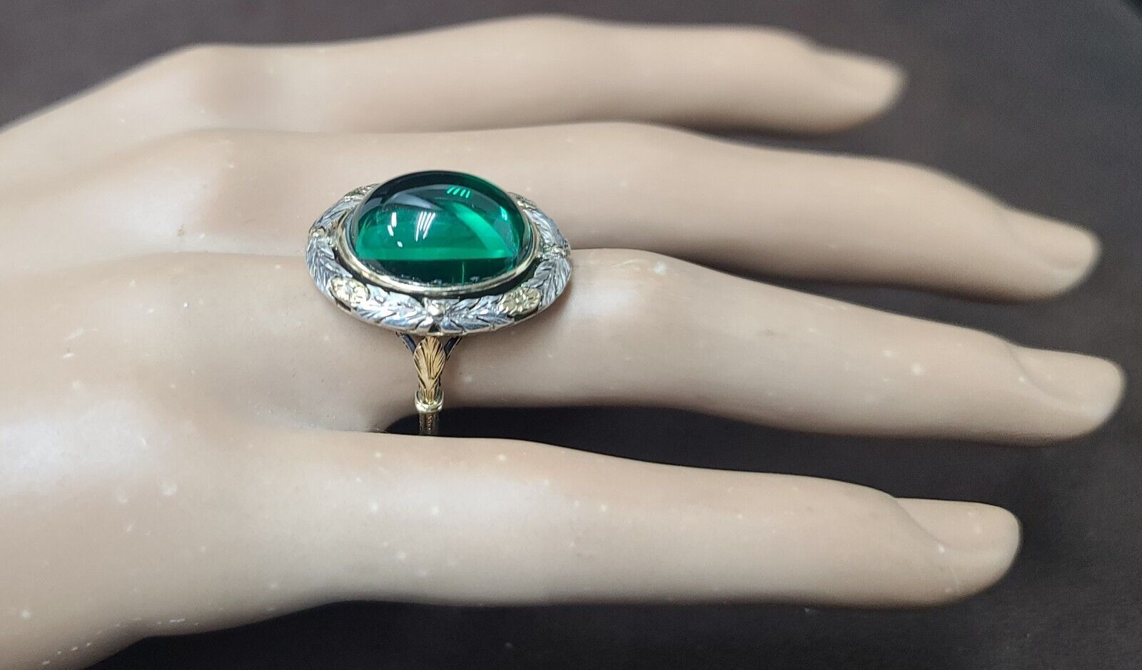 VINTAGE 14K TWO-TONE GOLD RING 10.65CT. GREEN EMERALD CABOCHON OVAL CIRC 1900'S
