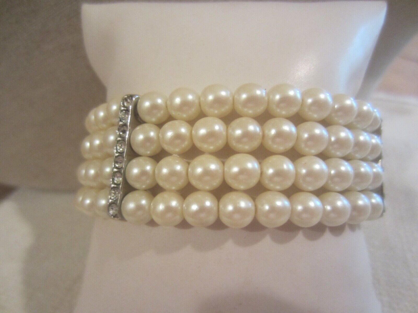 Vintage 4 strand pearl bracelet with rhinestones. 1900s Mid century