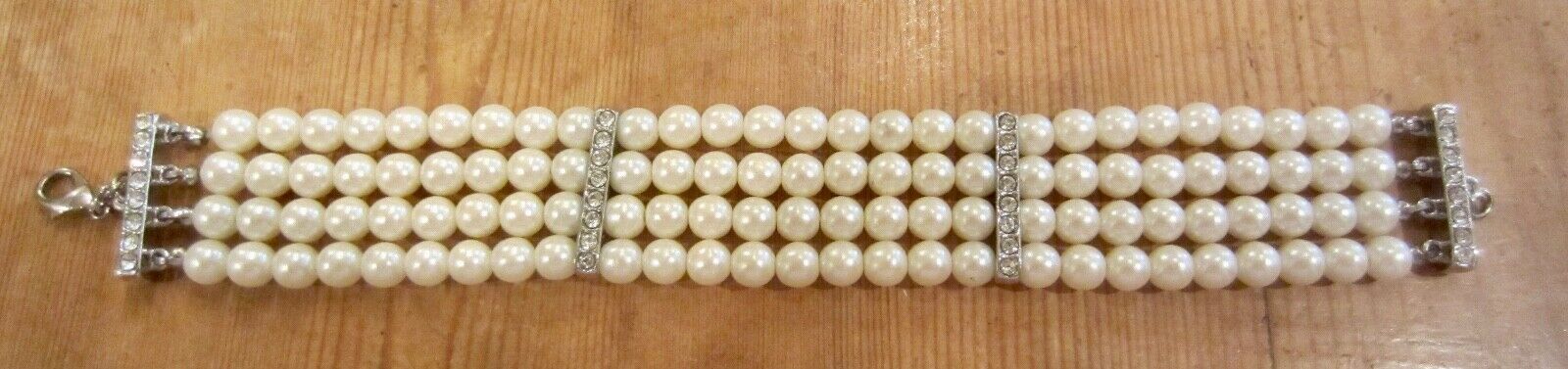 Vintage 4 strand pearl bracelet with rhinestones. 1900s Mid century