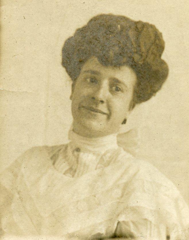 P927 Vtg PHOTO BOOTH HIGH COLLAR VICTORIAN WOMAN EARRINGS c Early 1900's