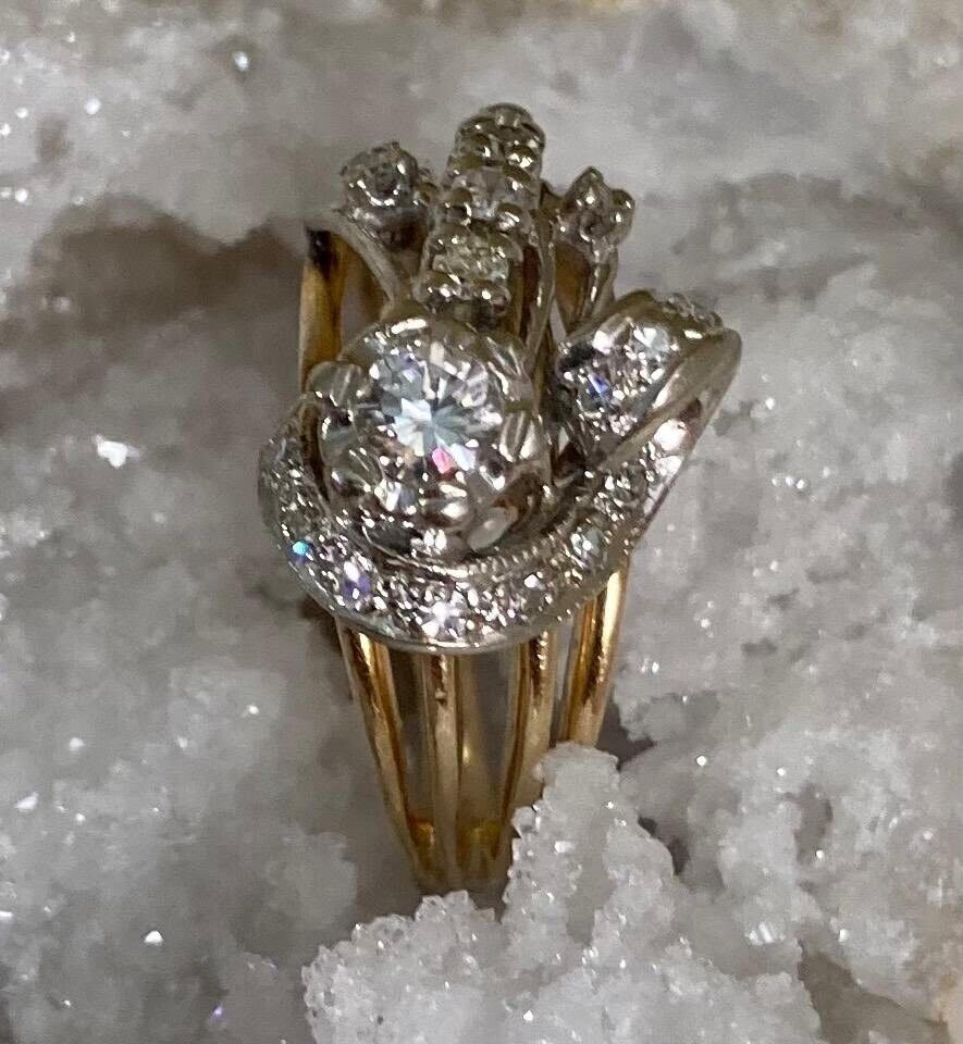 Ladies 14K yellow Gold Diamond Bridal set with white Gold illusion head contain.