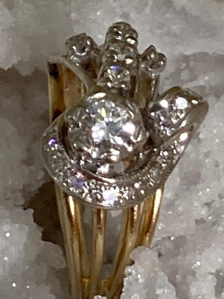 Ladies 14K yellow Gold Diamond Bridal set with white Gold illusion head contain.