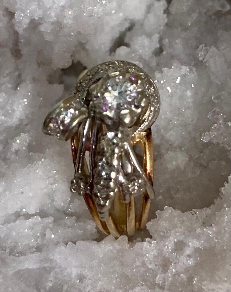 Ladies 14K yellow Gold Diamond Bridal set with white Gold illusion head contain.