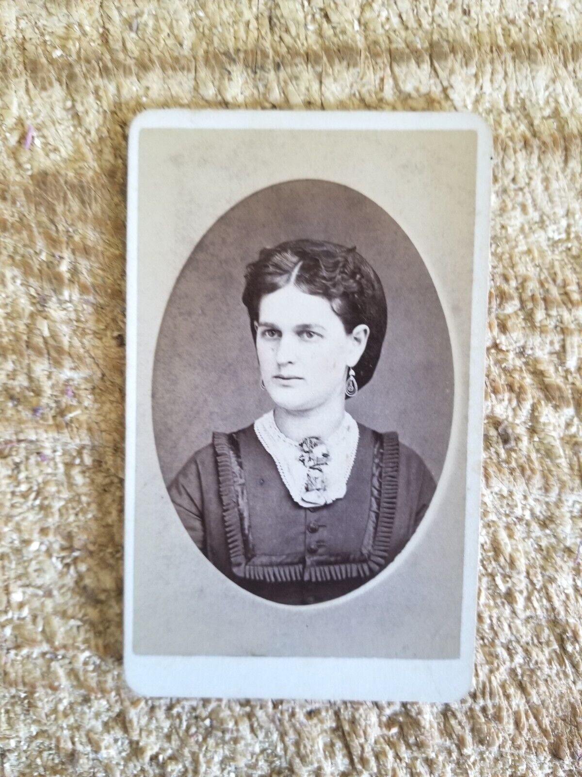 YOUNG LADY WITH EARINGS,SODUS,NY.VTG 1800'S MINIATURE POCKET SIZE PHOTO*MCP7