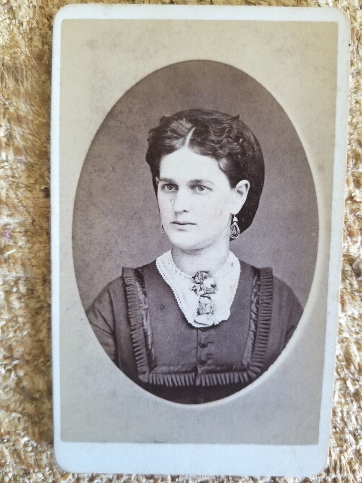 YOUNG LADY WITH EARINGS,SODUS,NY.VTG 1800'S MINIATURE POCKET SIZE PHOTO*MCP7