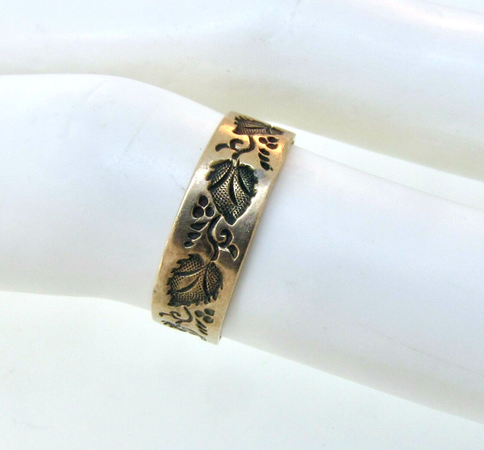 Antique Victorian 1800's 7k Rose Gold Floral Design Band. Size 4.75.