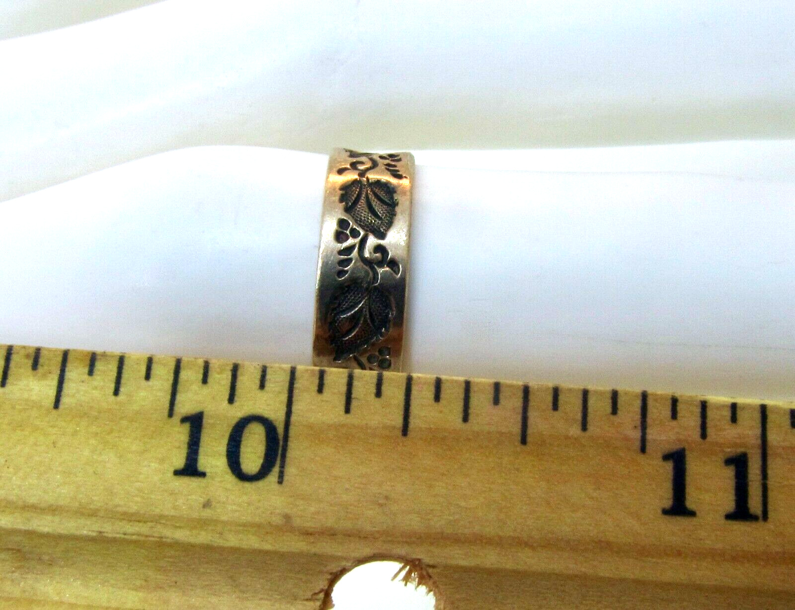 Antique Victorian 1800's 7k Rose Gold Floral Design Band. Size 4.75.