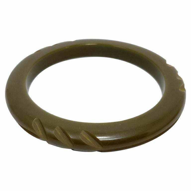 Green Bakelite Carved Accent Bangle Bracelet, Mid 1900s