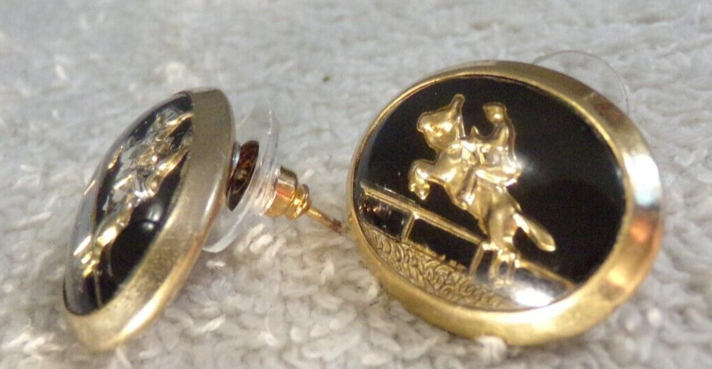 ANTIQUE OVAL PAINT INTAGLIO GOLDFILL HORSE ENGLISH RIDER crystal PIERCE EARRINGS