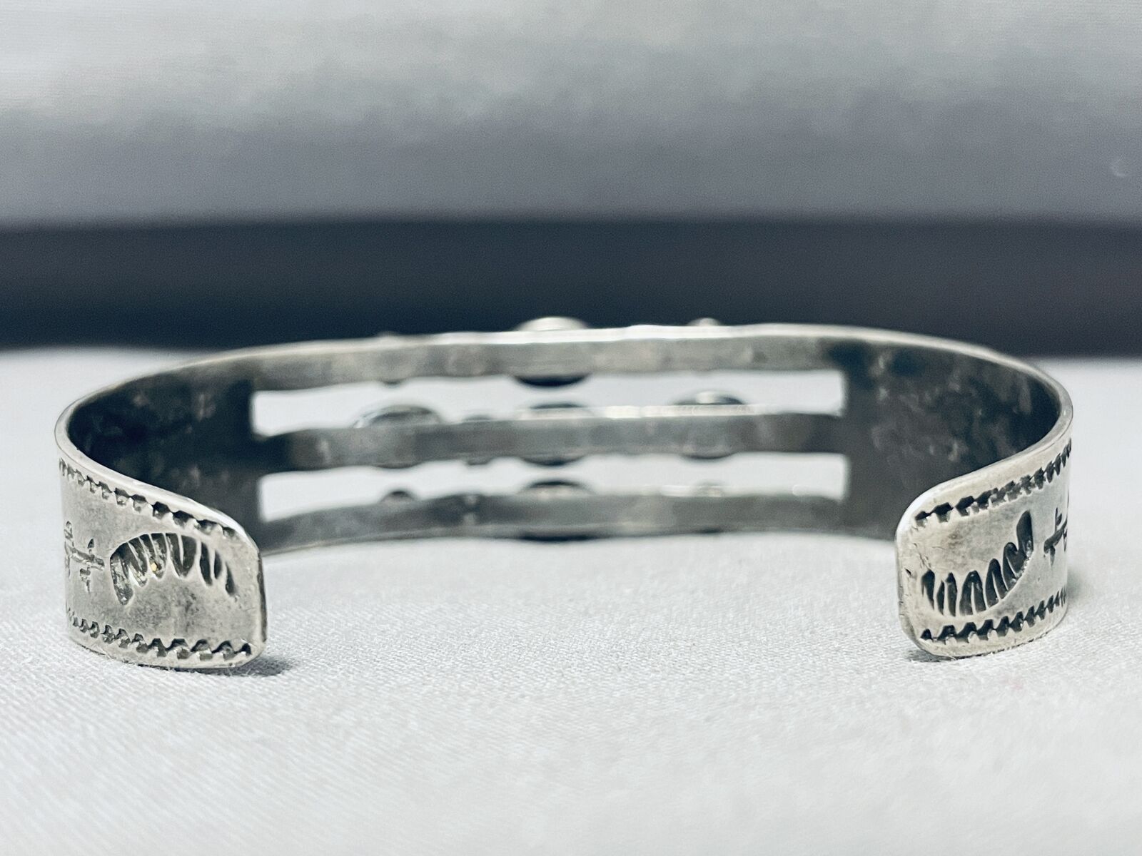 EARLY 1900'S VINTAGE NAVAJO CERRILLOS TURQUOISE STERLING SILVER BRACELET