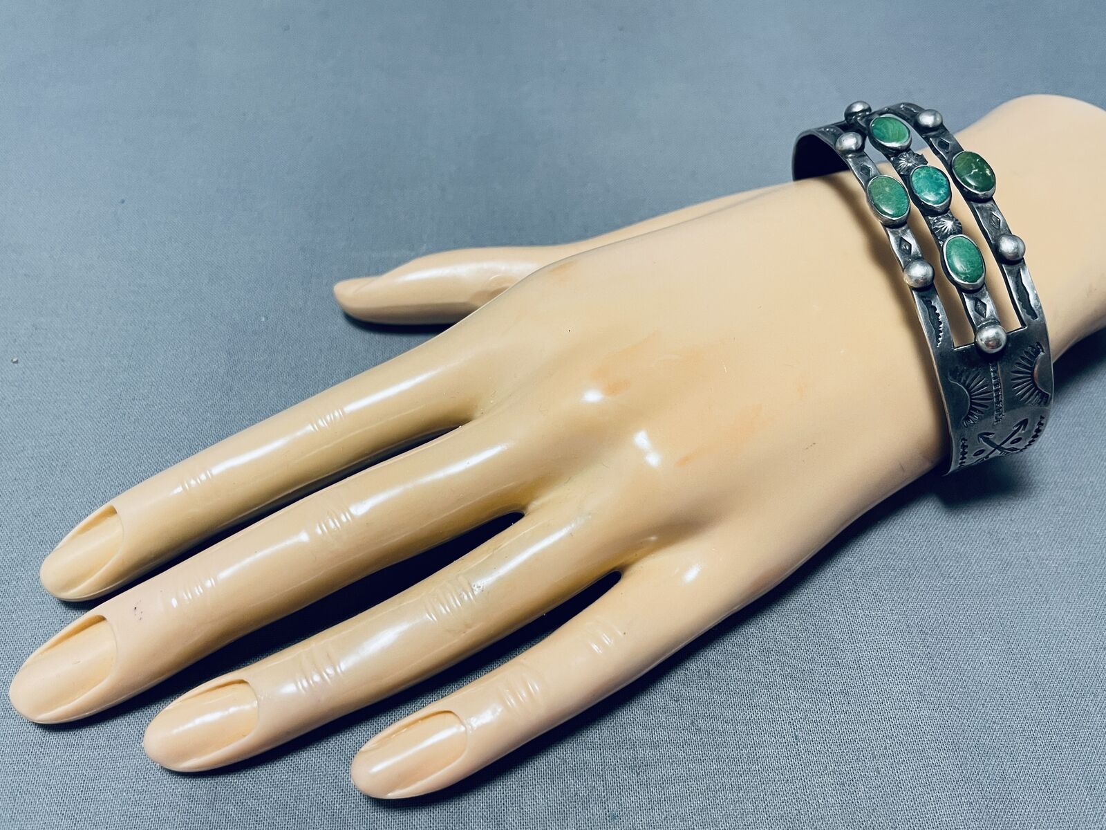 EARLY 1900'S VINTAGE NAVAJO CERRILLOS TURQUOISE STERLING SILVER BRACELET