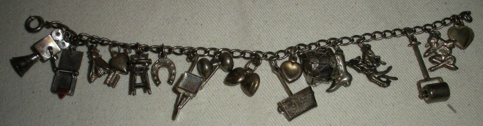 VINTAGE MID 1900S STERLING SILVER CHARM BRACELET tuvi