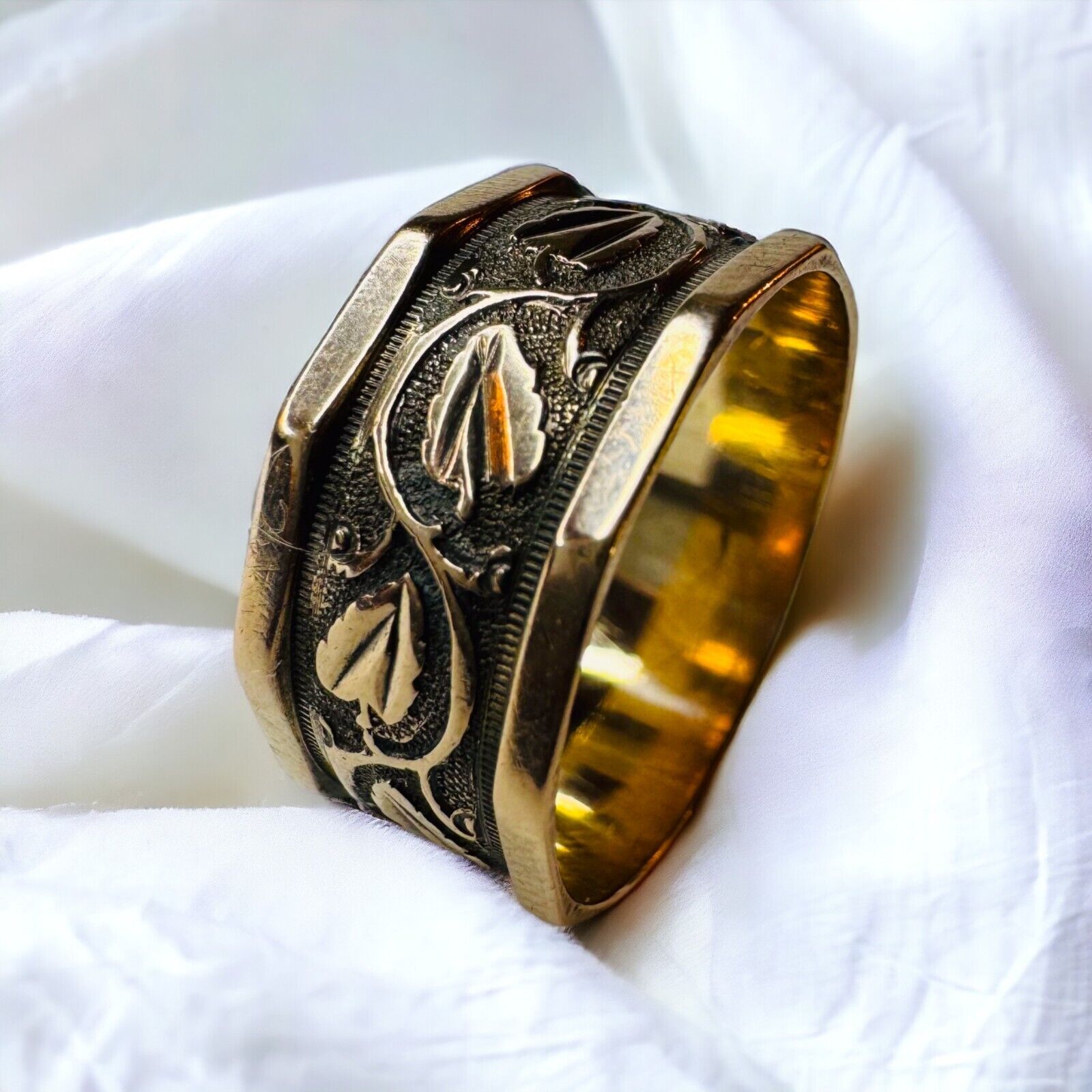 10k Gold Antique Victorian Wedding Band Sz 8 Engraved Grape Leaves 9mm Band 2.3g