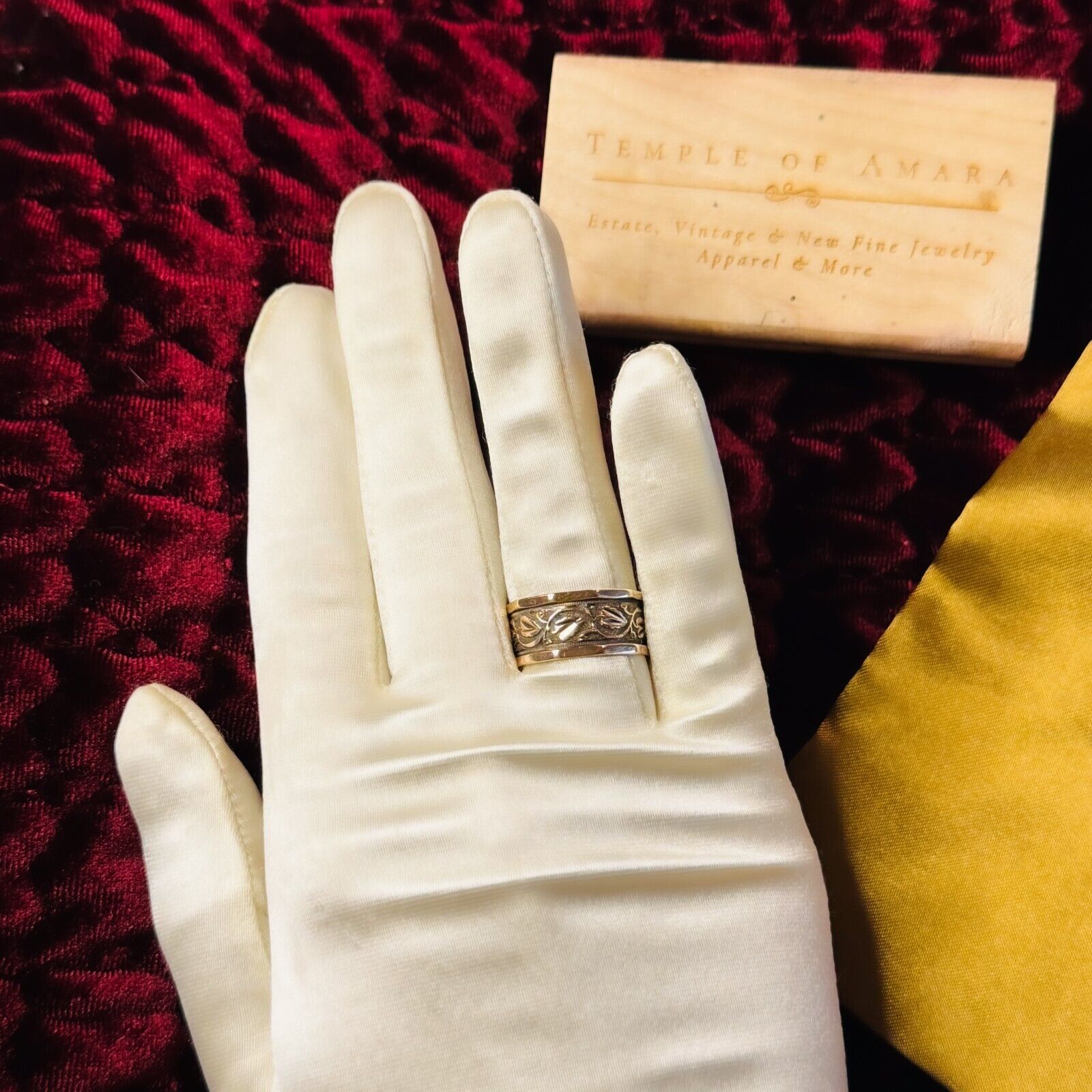 10k Gold Antique Victorian Wedding Band Sz 8 Engraved Grape Leaves 9mm Band 2.3g