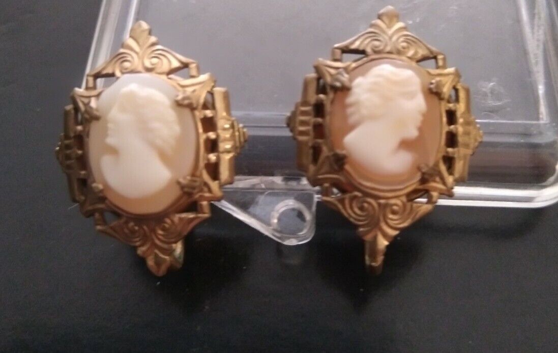 True Vintage Antique Early 1900s Cameo Screw Back Clip Earrings