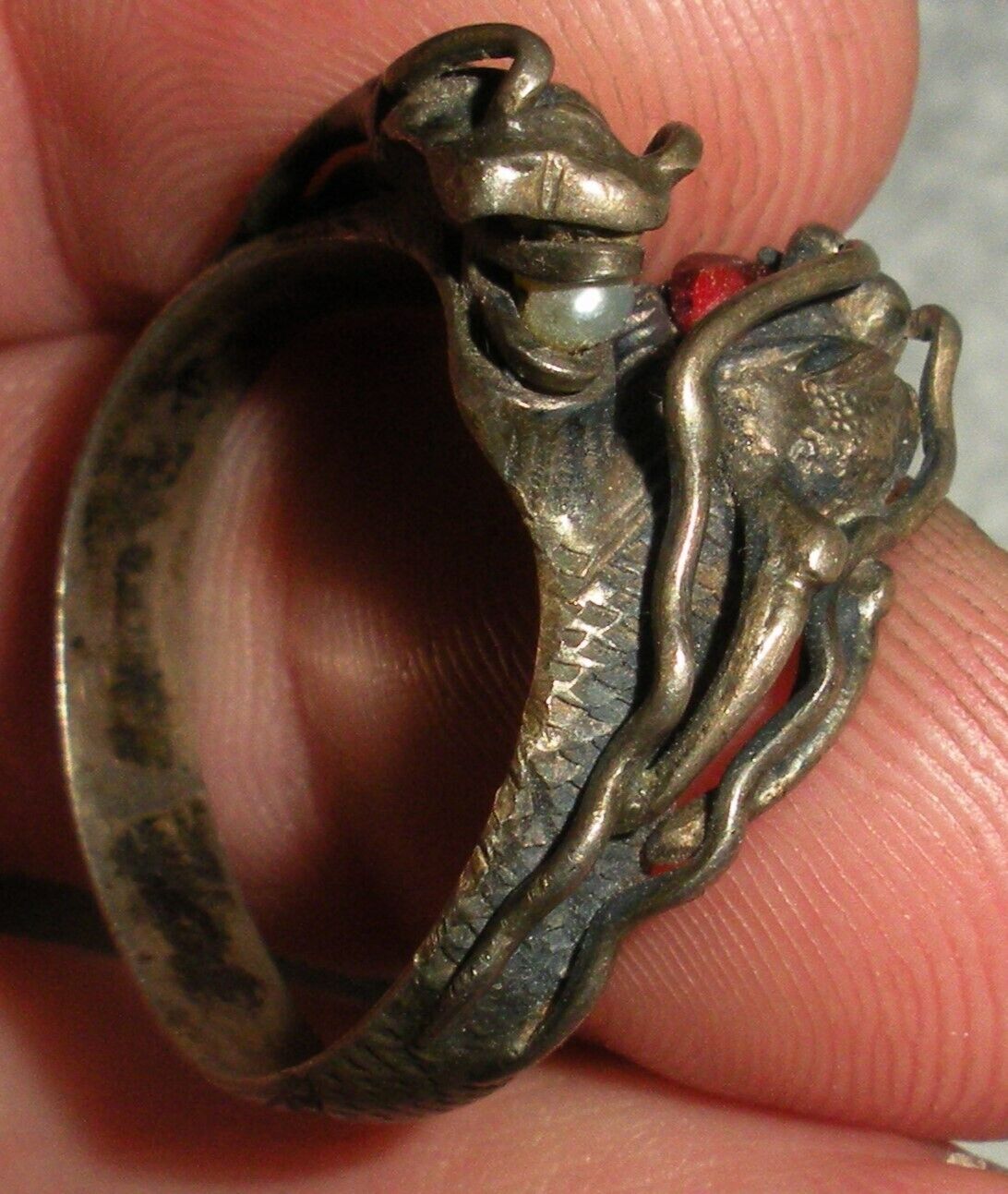 ANTIQUE EARLY 1900S CHINESE EXPORT COILED DRAGON GARNET & PEARL RING SZ 8.5 vafo