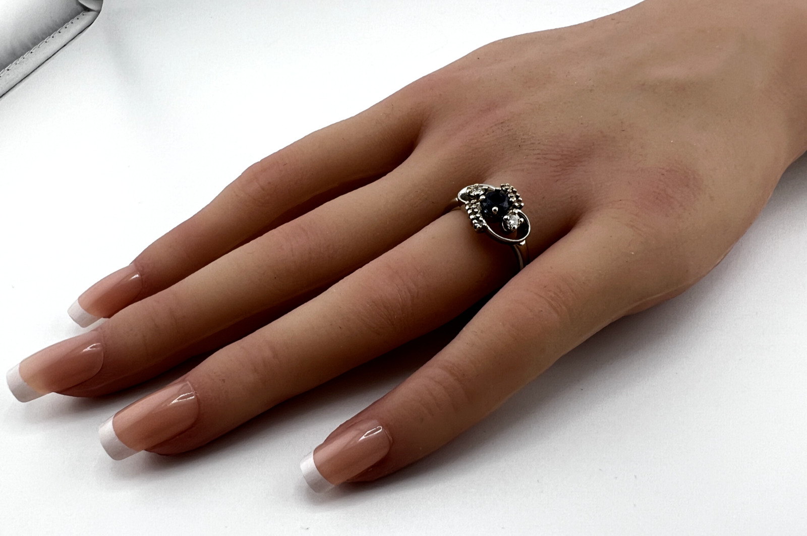 Gorgeous Antique 1900s Natural Diamond & Sapphire White Gold Ring