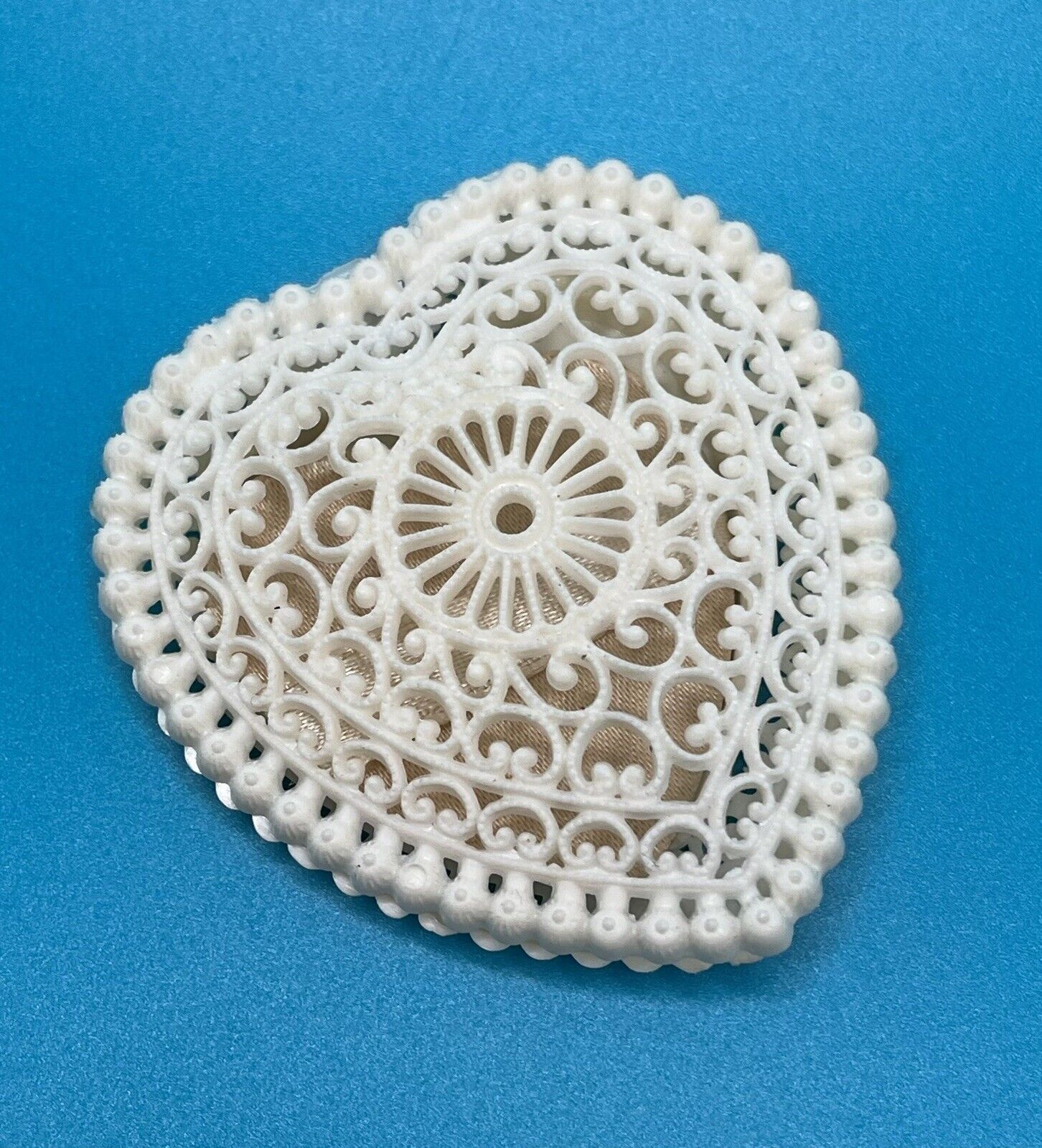 Early 1900s Vintage filigree heart ring box plus pin & necklace — a heart Lot