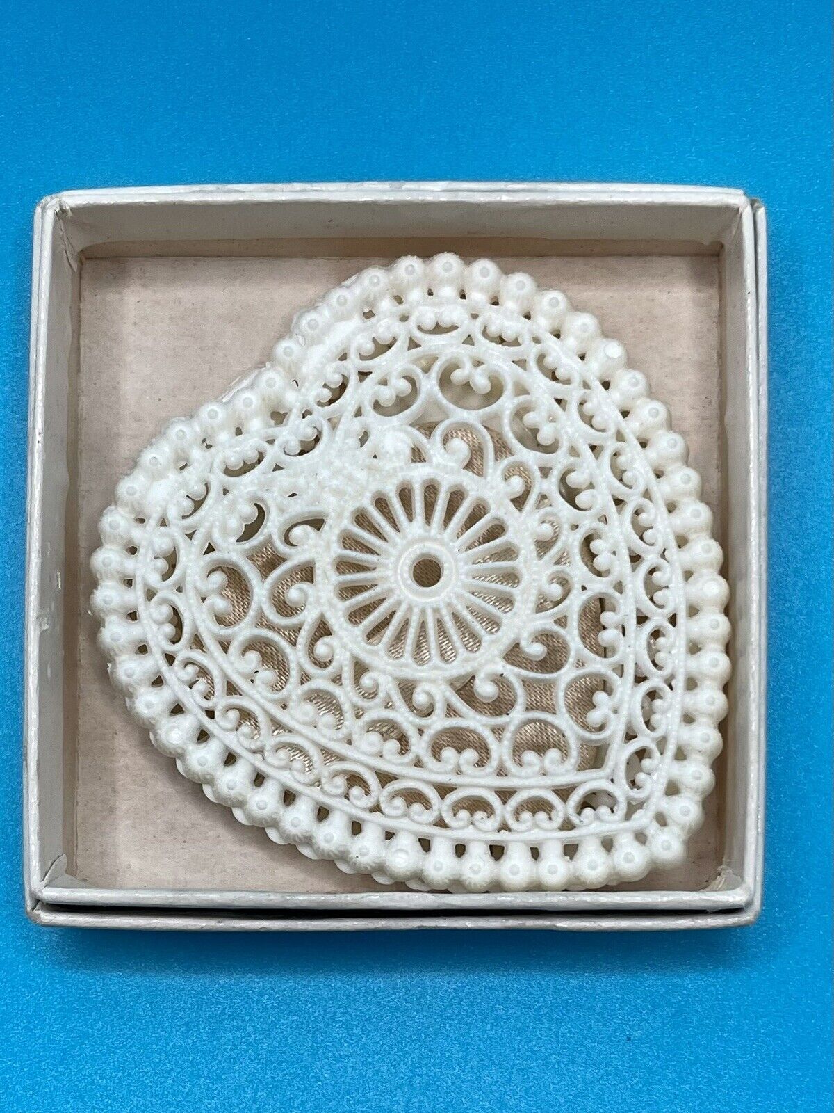 Early 1900s Vintage filigree heart ring box plus pin & necklace — a heart Lot