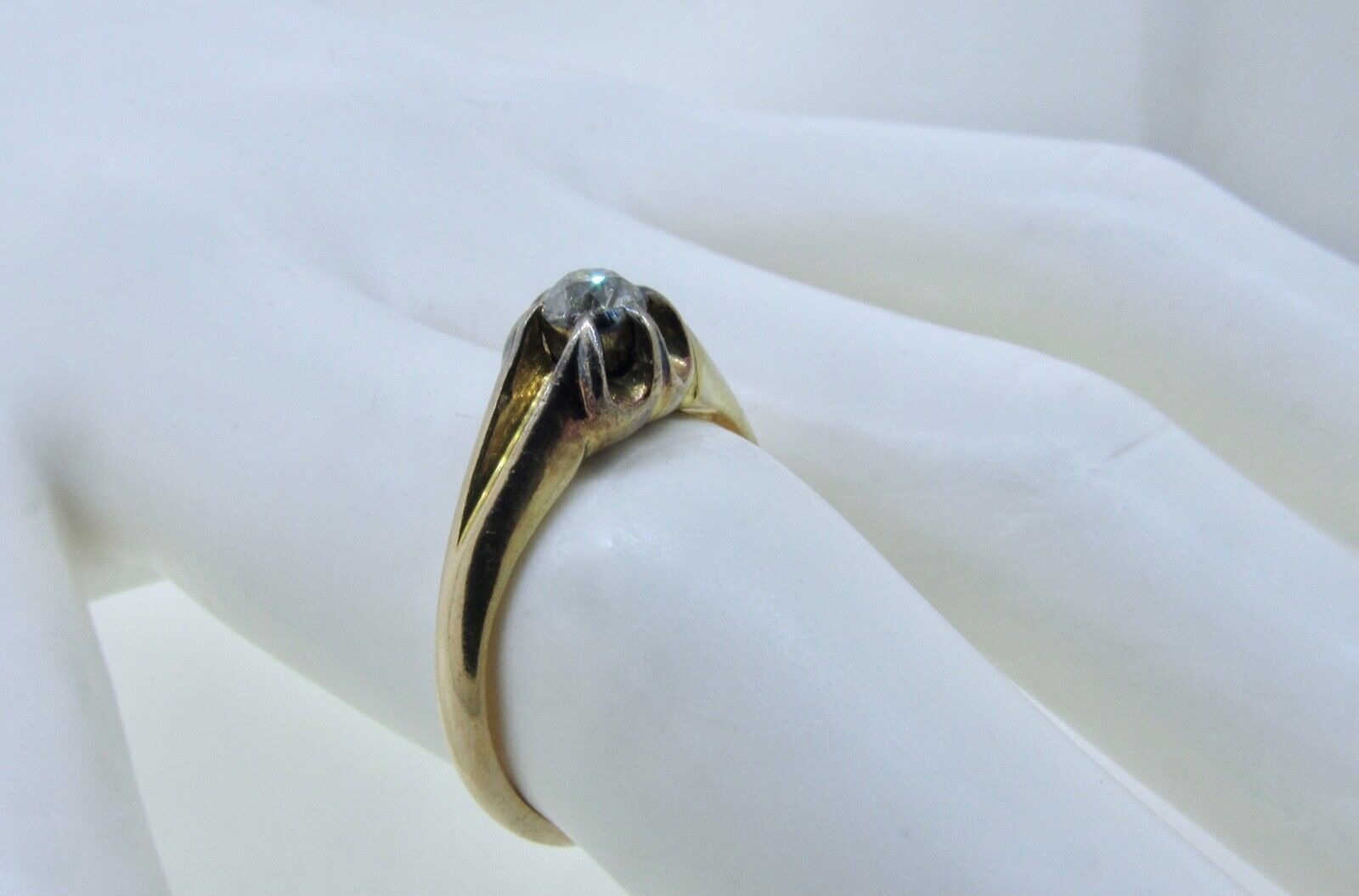 Antique Victorian 1800's 16ct Yellow Gold Diamond Engagement Ring