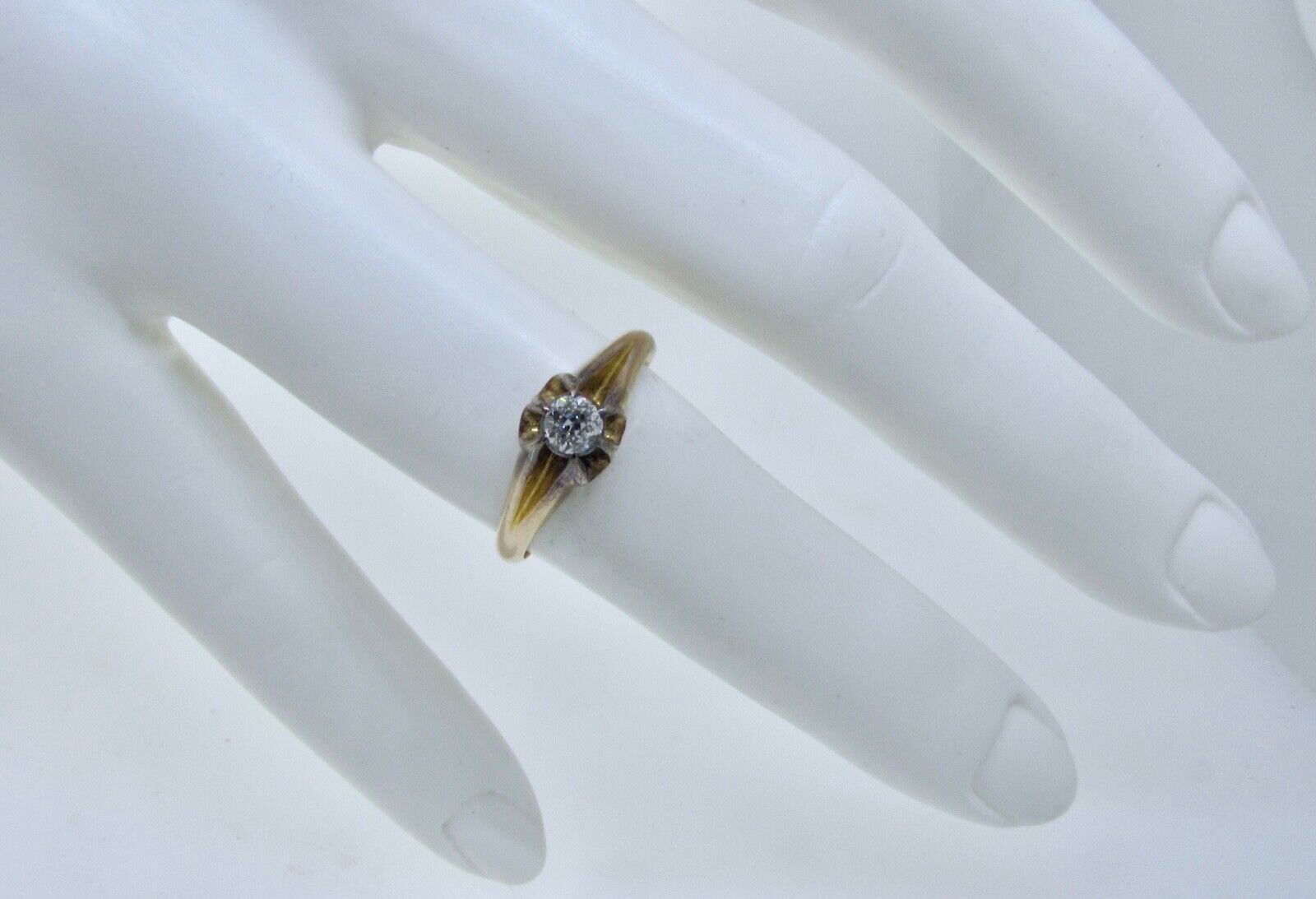Antique Victorian 1800's 16ct Yellow Gold Diamond Engagement Ring