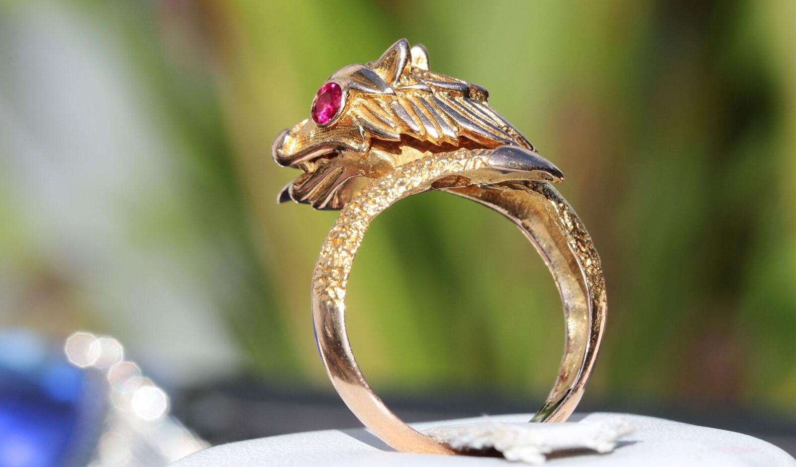 14k yellow gold ring 0.30ct treated ruby dragon sz 8 handmade 1900's 8.2g N2709A