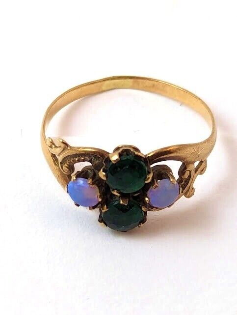 Victorian Ring in 10k Gold, 1900's Vintage Jewelry