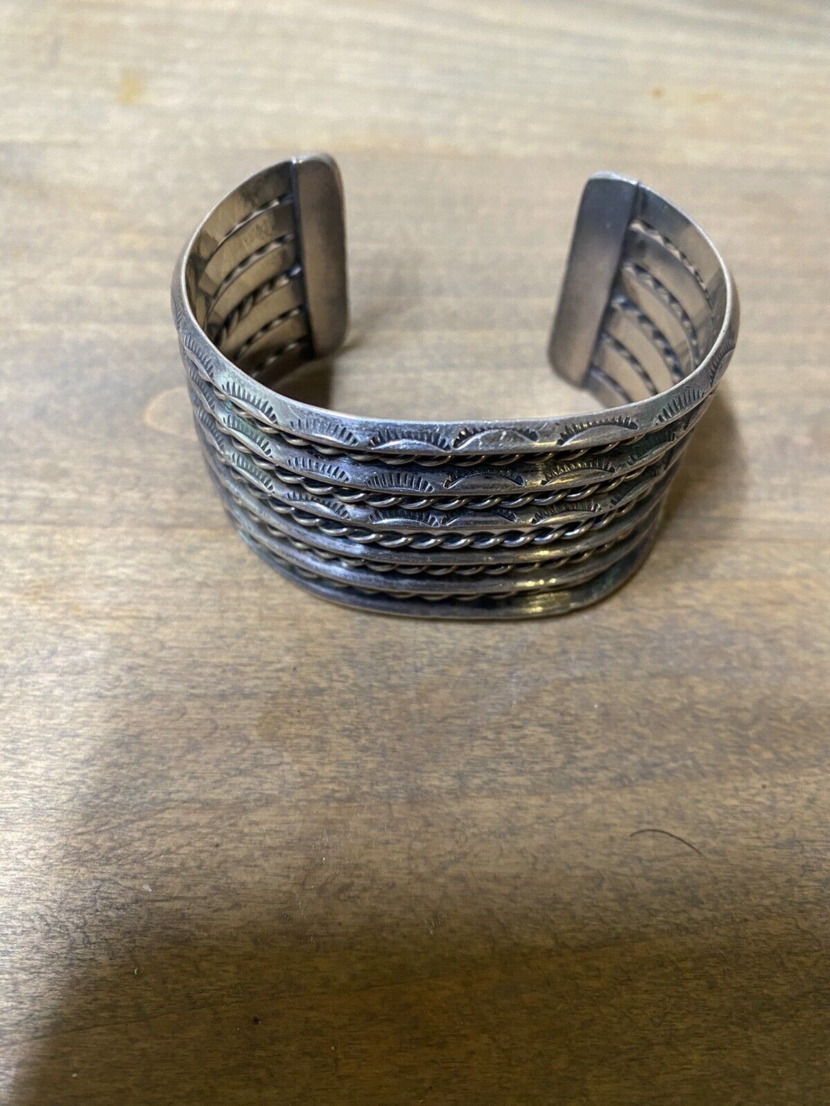 EARLY 1900'S VINTAGE NAQVAJO '11 STORY' NATIVE AMERICAN SILVER WIDE BRACELET 925
