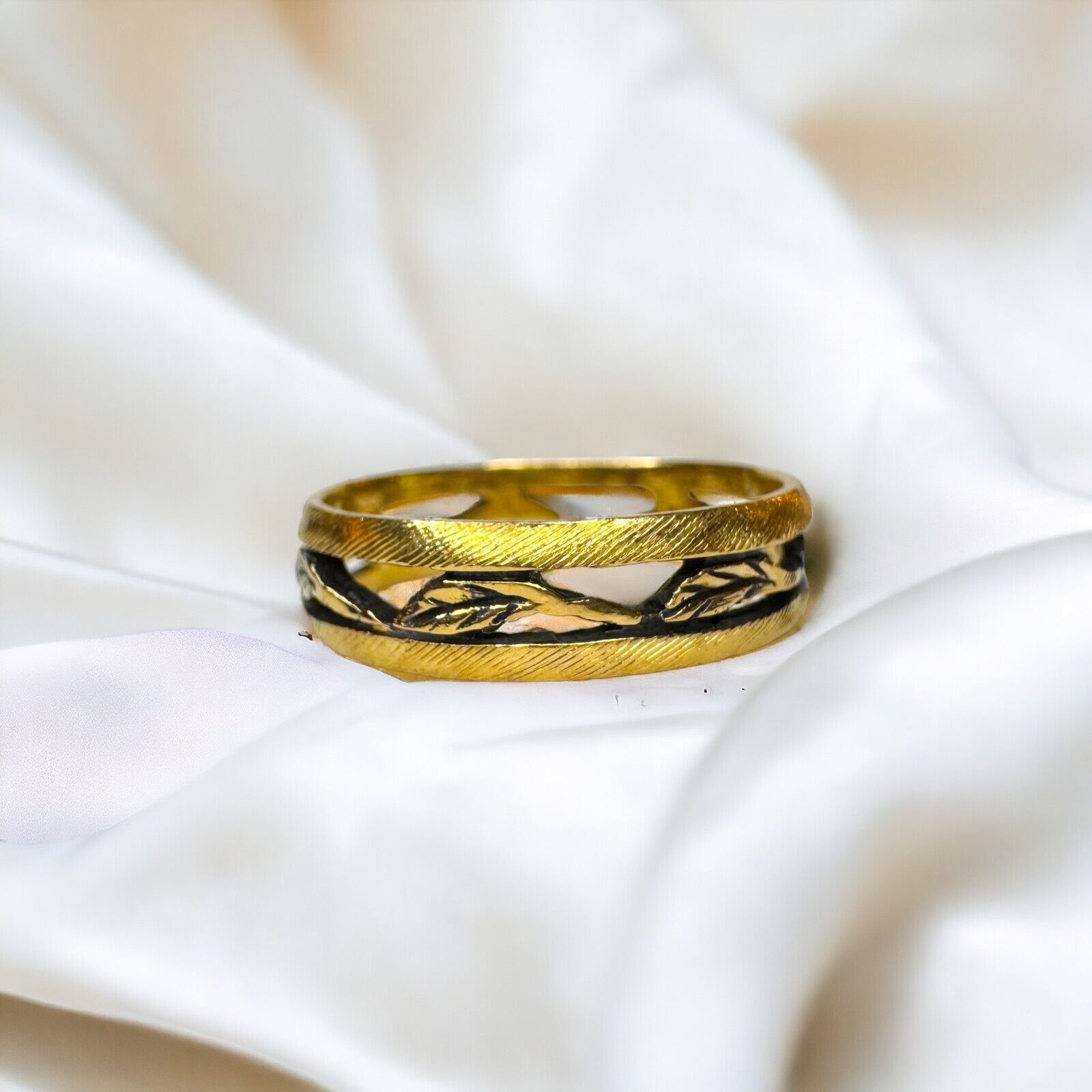 14k Gold Antique Wedding Band Sz 8 Victorian Engraved Leaves 5mm Band Vintage 3g