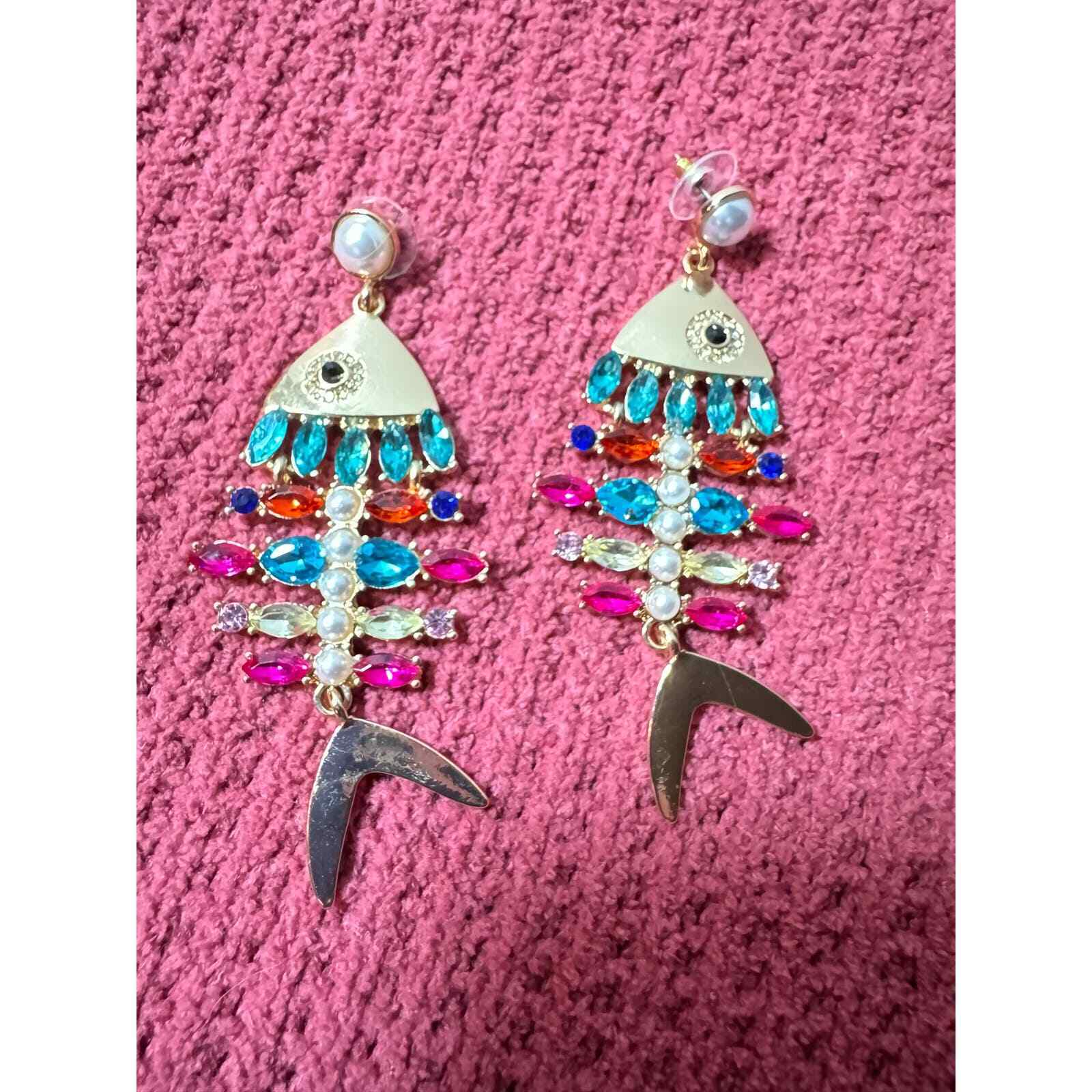 Vintage Women Gold Tone Pearl Rhinestone Fishbone Dangle Statement Drop Earrings