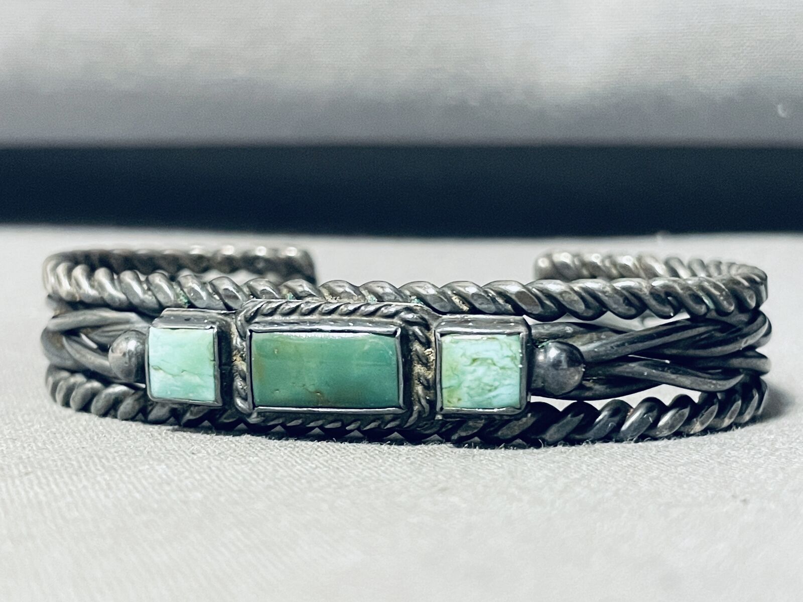 EARLY 1900'S!!!!! VINTAGE NAVAJO CERRILLOS TURQUOISE BRACELET CUFF
