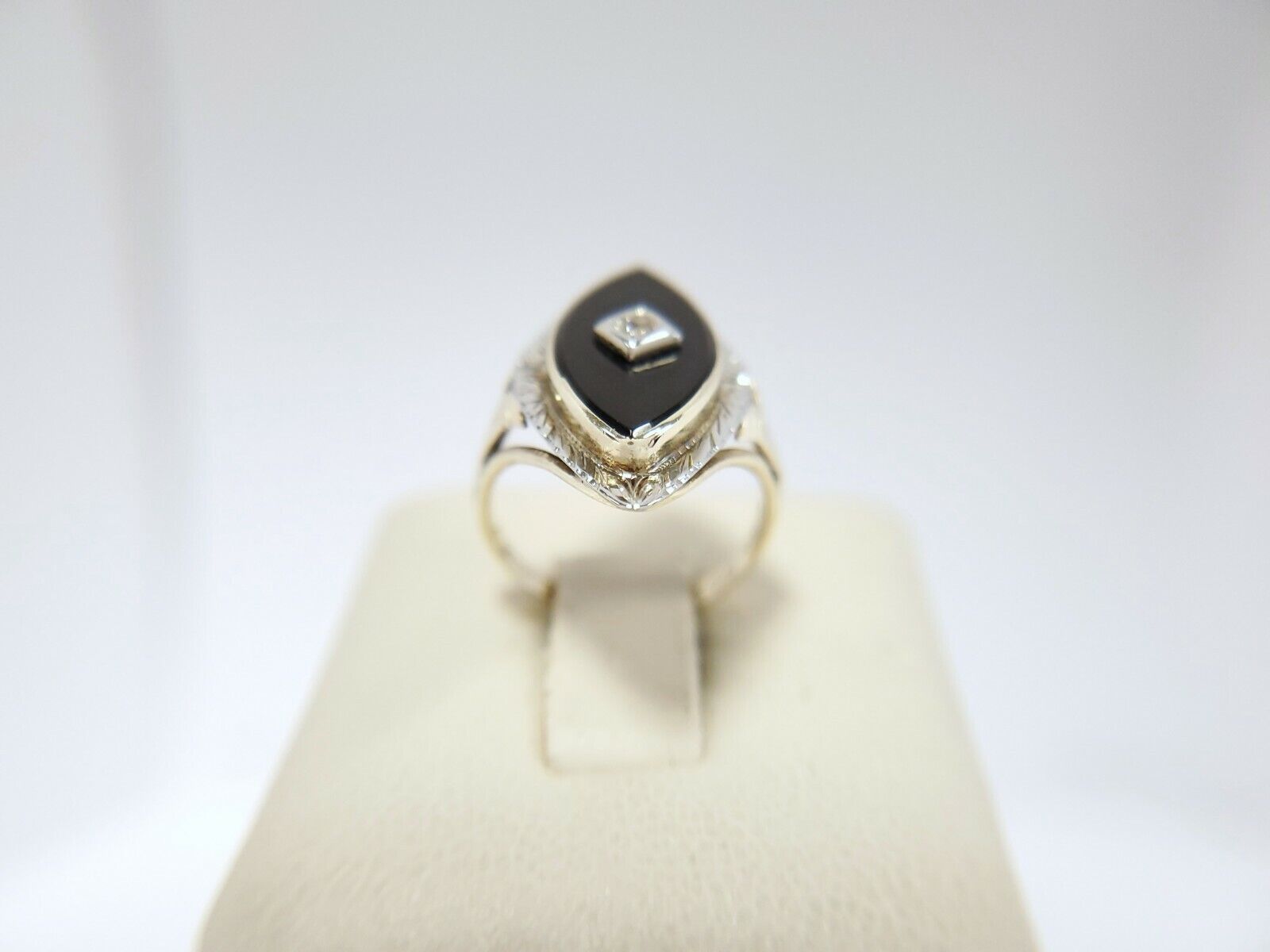 BELIAS Vintage Art Deco 1900's . Diamond 10k & 18k Ring Size: 5.25