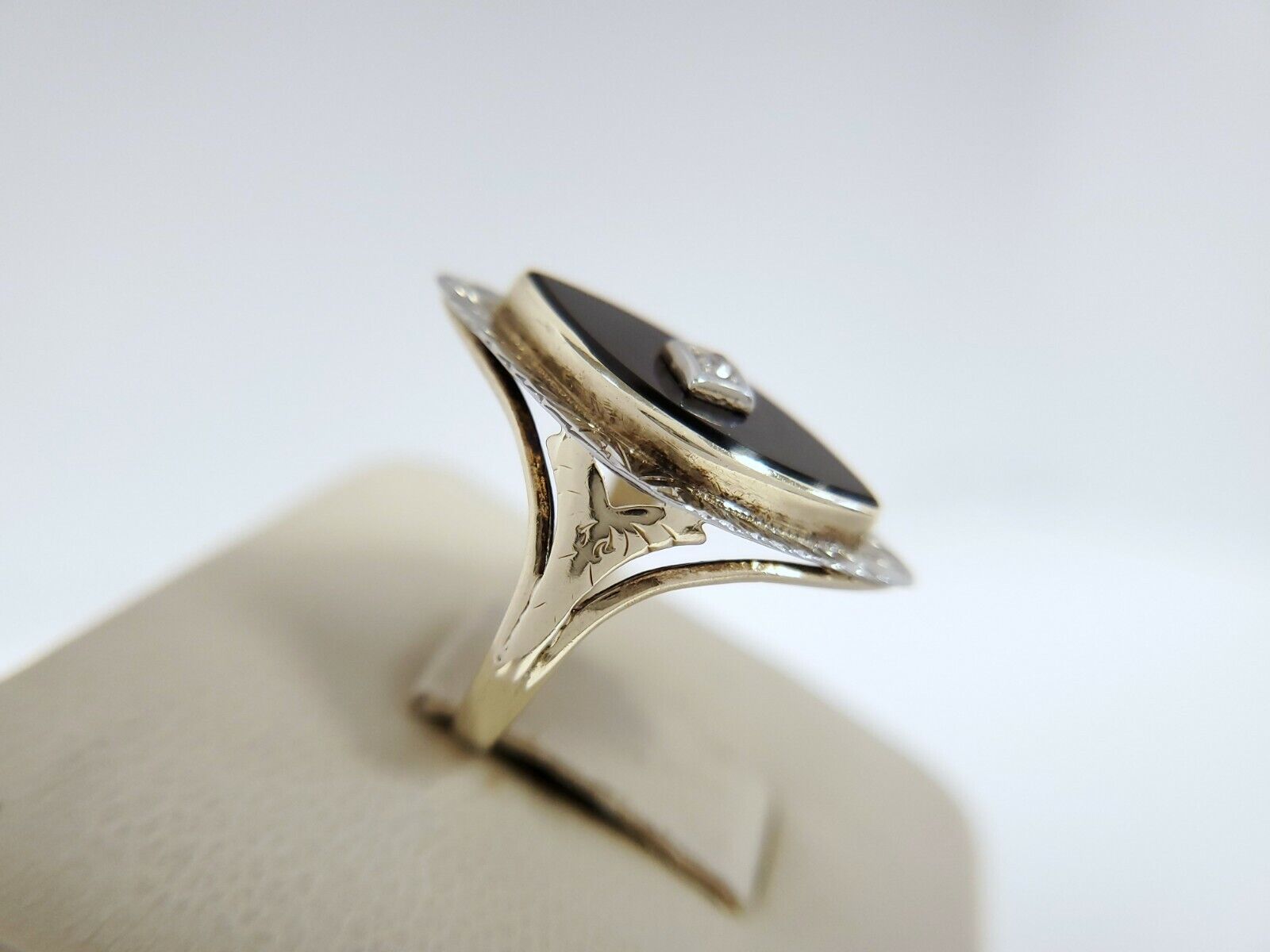 BELIAS Vintage Art Deco 1900's . Diamond 10k & 18k Ring Size: 5.25