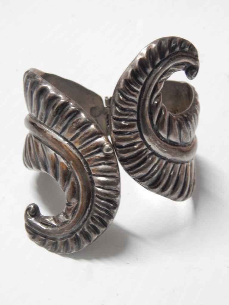 VINTAGEANTIQUE MEXICAN STERLING SILVER CLAMPER HINGED BRACELET EAGLE MARK- TAXCO