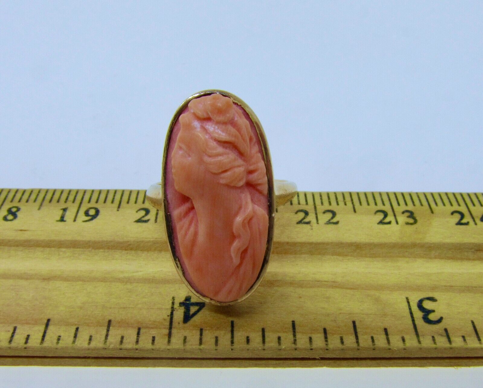 Antique Victorian 1800's 10K (4.1GRMS) Yellow Gold Coral Cameo Ring