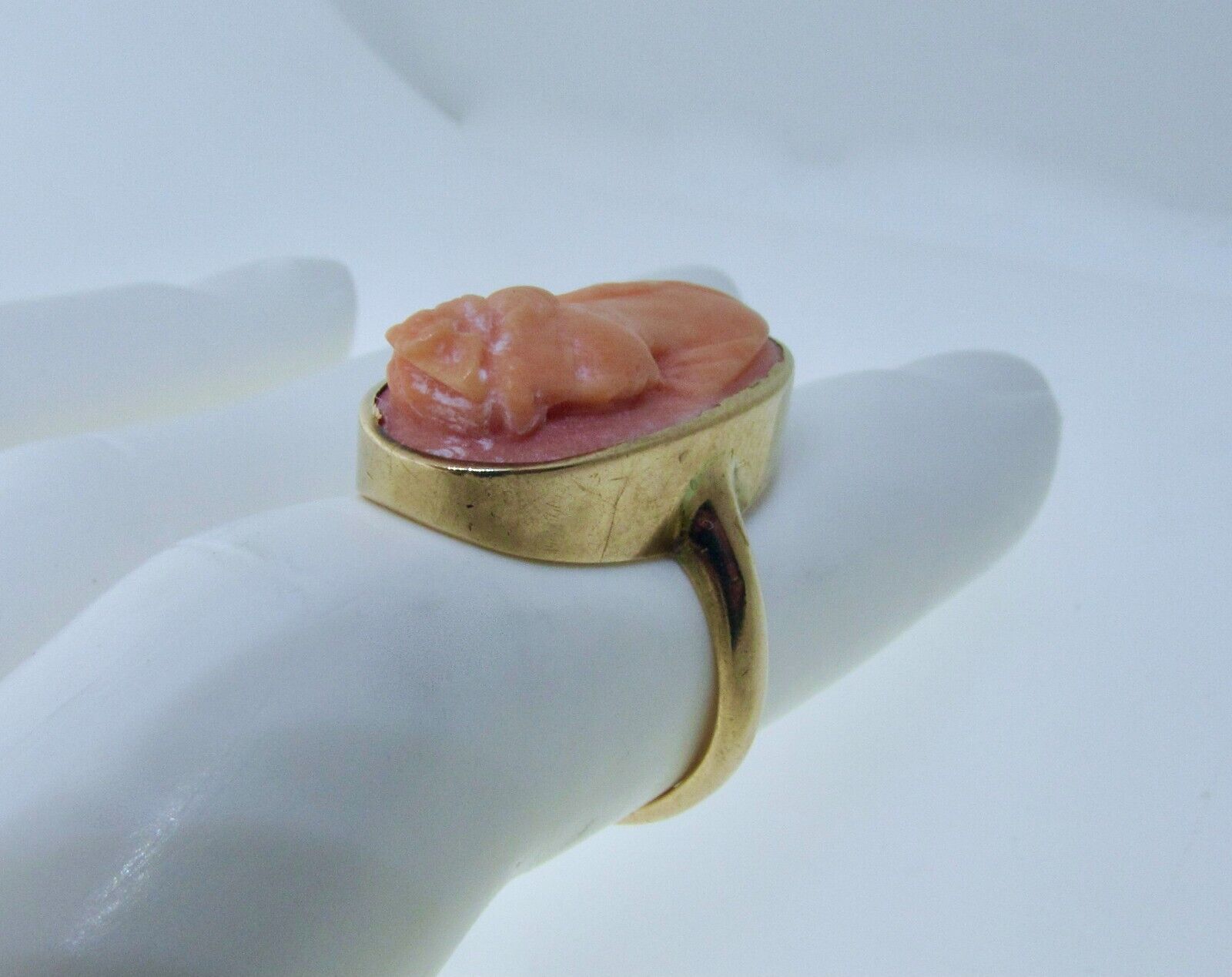Antique Victorian 1800's 10K (4.1GRMS) Yellow Gold Coral Cameo Ring