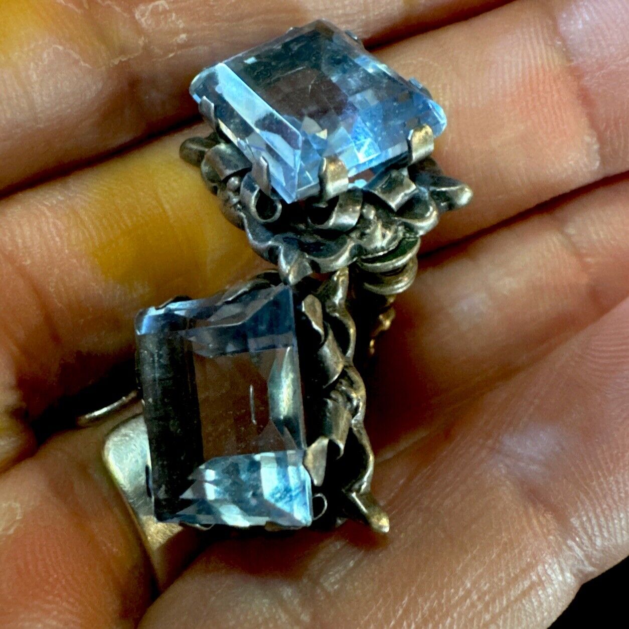 BEAUTIFUL 1800s VINTAGE BLUE STONE STERLING SILVER  SCREW BACK EARRINGS!!!