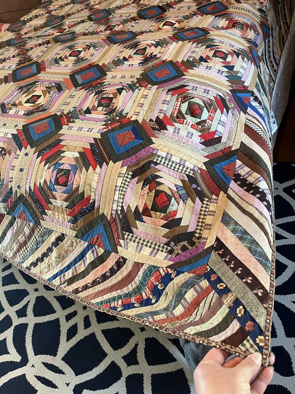 Exquisite 1800s Handmade Pineapple Quilt