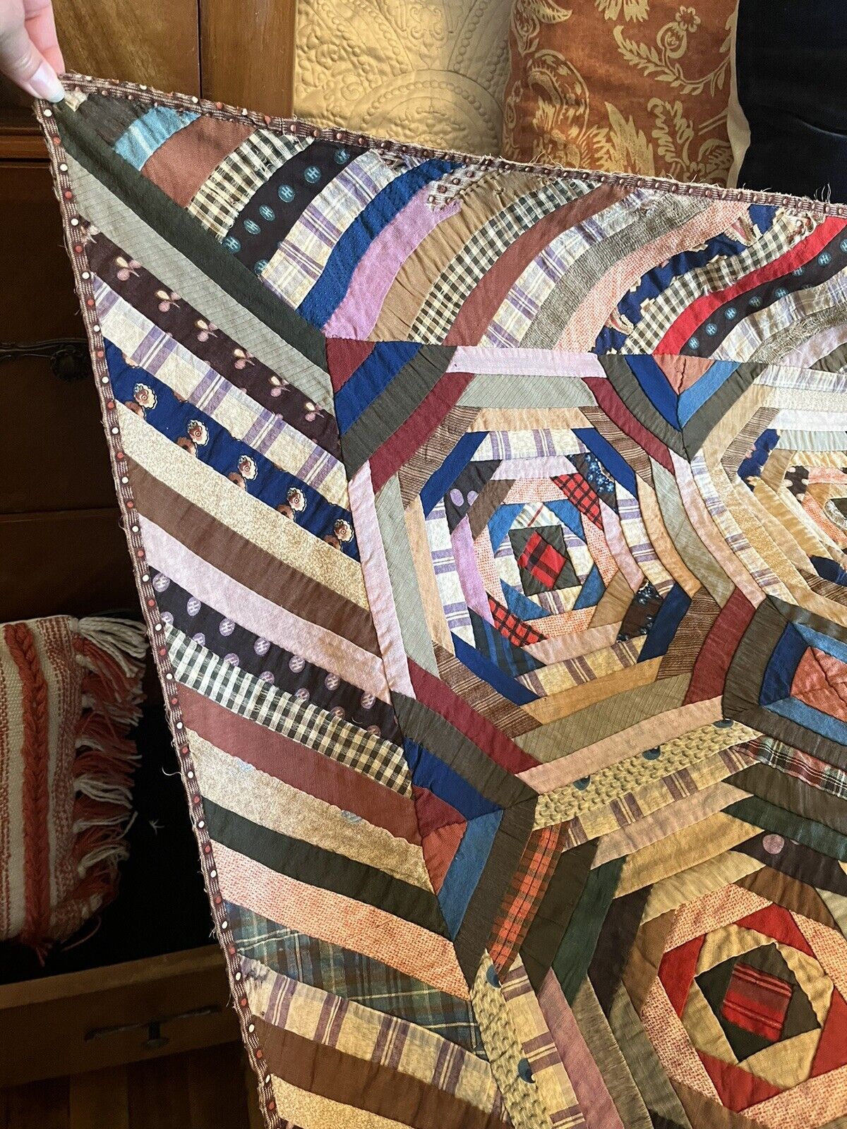 Exquisite 1800s Handmade Pineapple Quilt