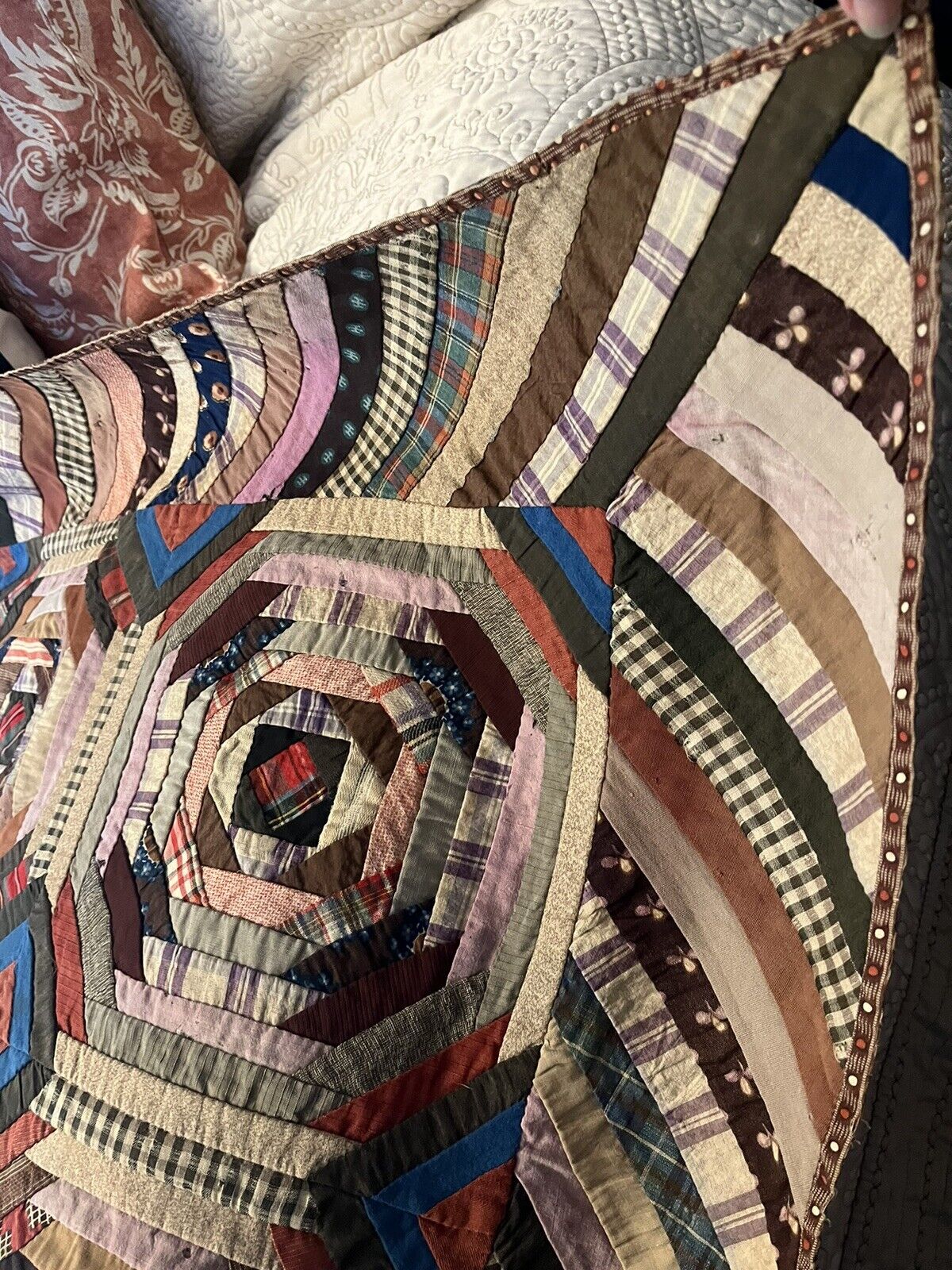 Exquisite 1800s Handmade Pineapple Quilt