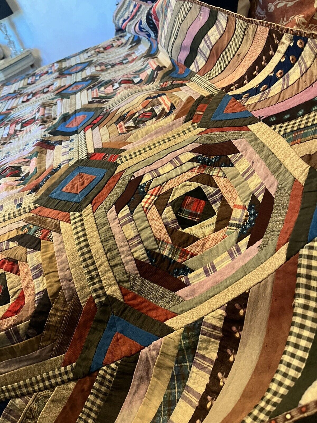 Exquisite 1800s Handmade Pineapple Quilt