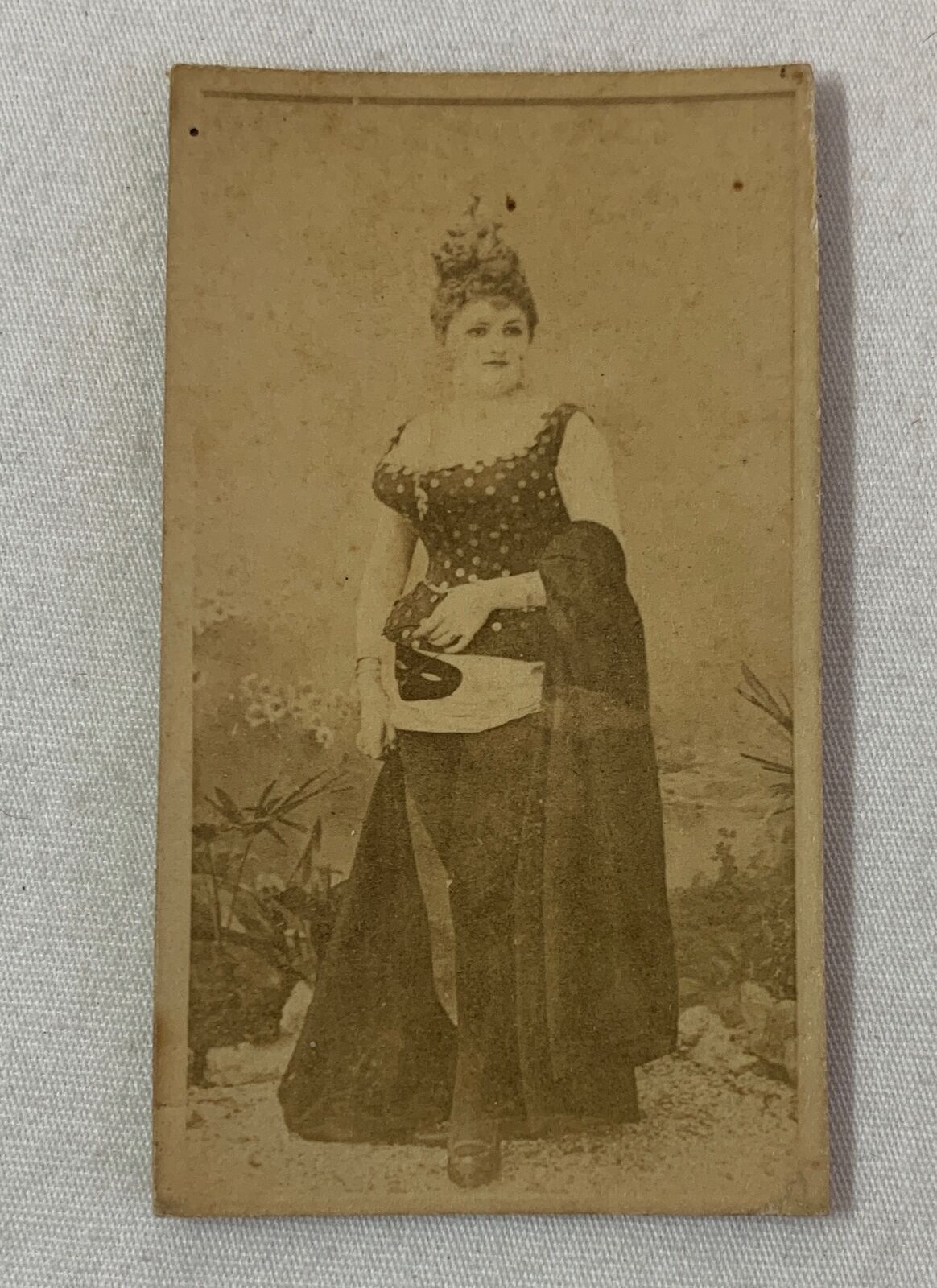 1800's tobacco card ~ unknown issue, busty actress
