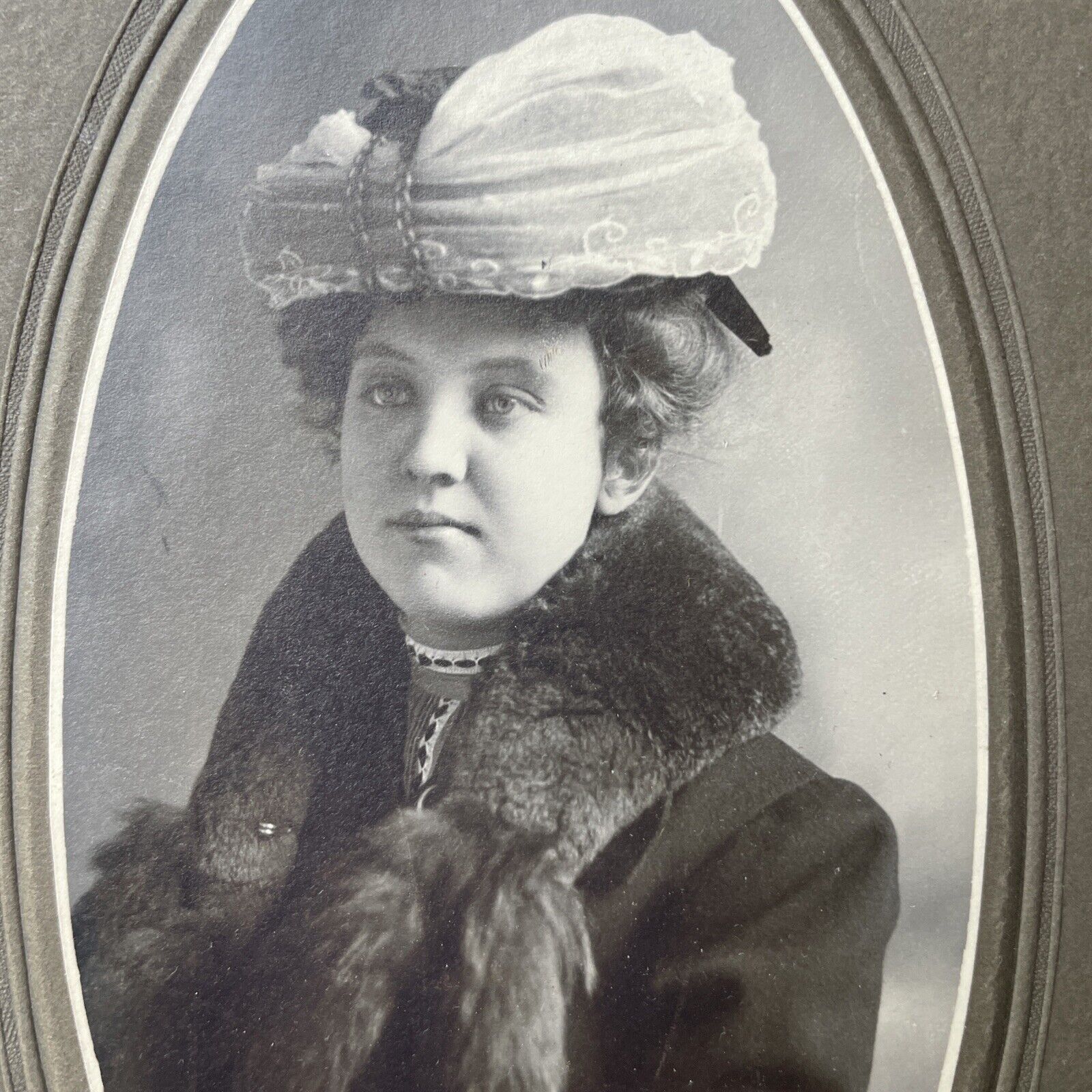 Vtg 1900s Cabinet Card Photo Lady Hat Millinary Fur Mink Stole Victorian Era