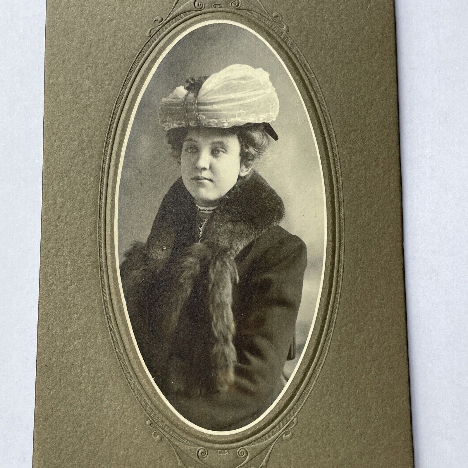 Vtg 1900s Cabinet Card Photo Lady Hat Millinary Fur Mink Stole Victorian Era