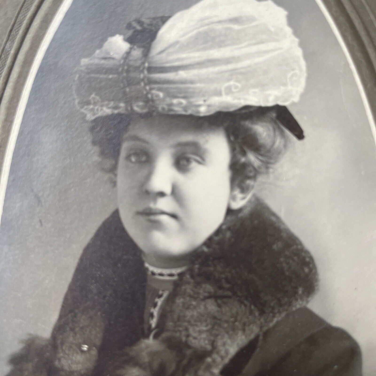 Vtg 1900s Cabinet Card Photo Lady Hat Millinary Fur Mink Stole Victorian Era